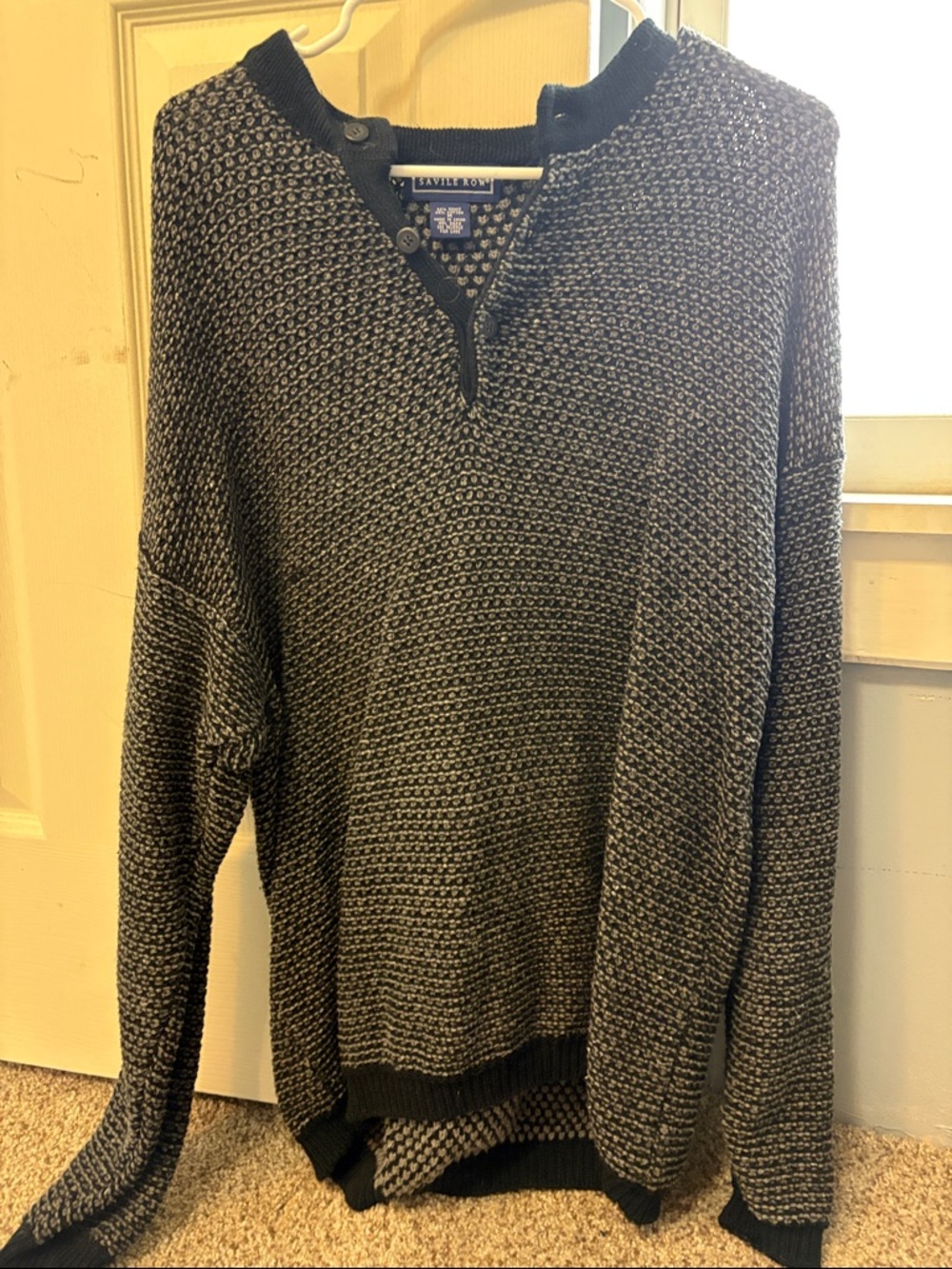 Savile Row Men’s Two-Tone V-Neck Knit Sweater in Black and Gray